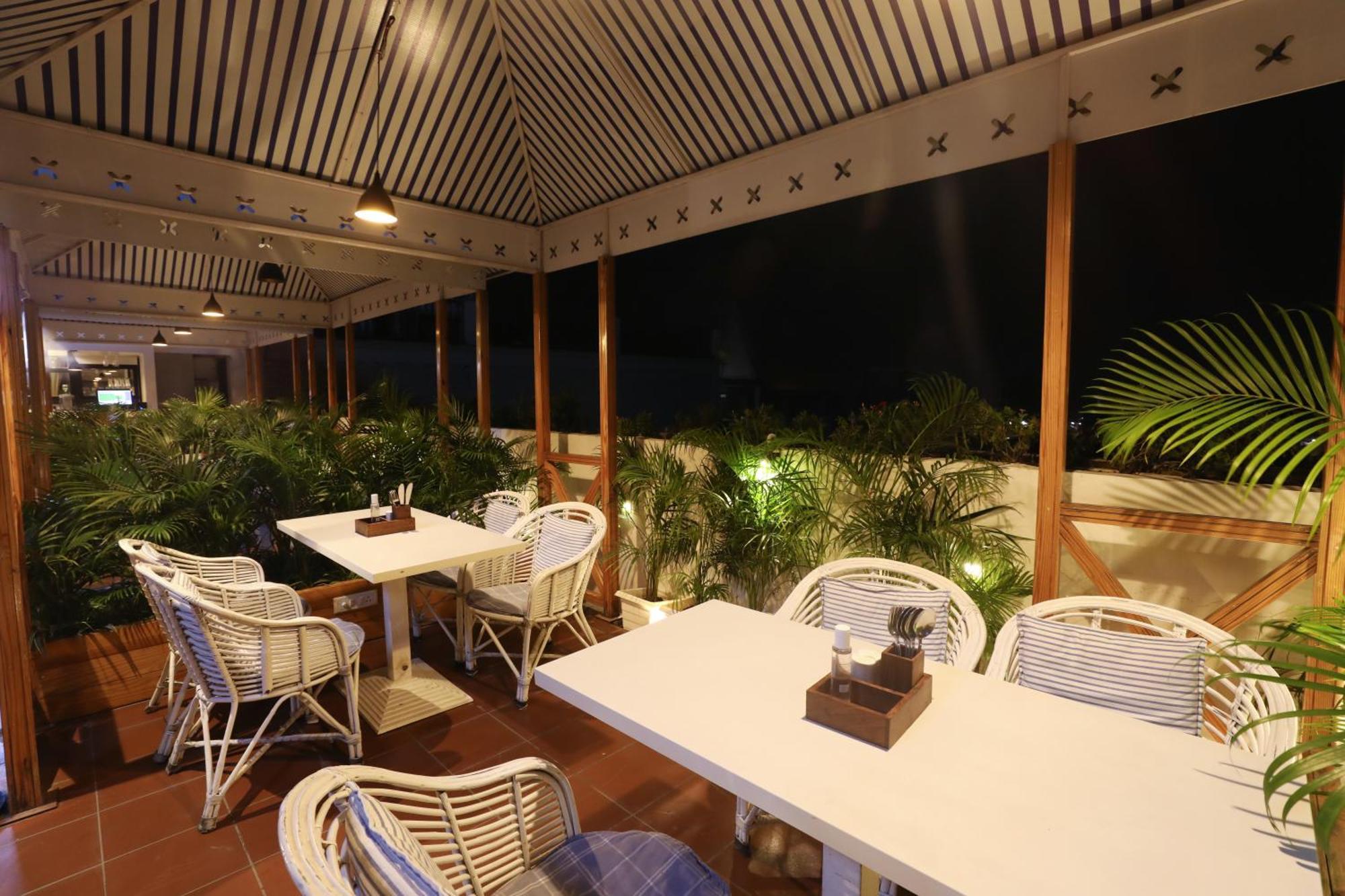 Hotel Le Castle Rudrapur Exterior photo