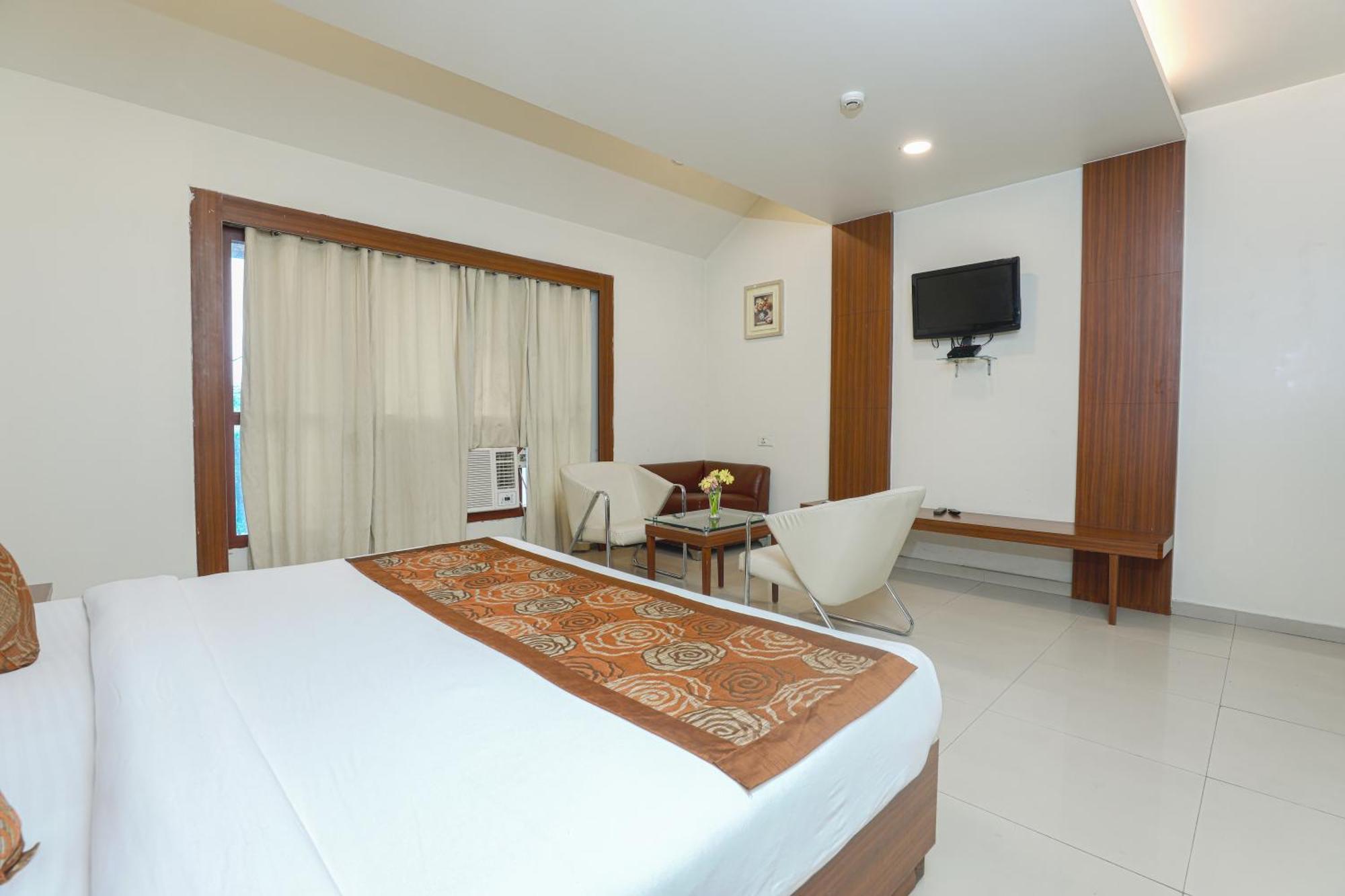 Hotel Le Castle Rudrapur Exterior photo